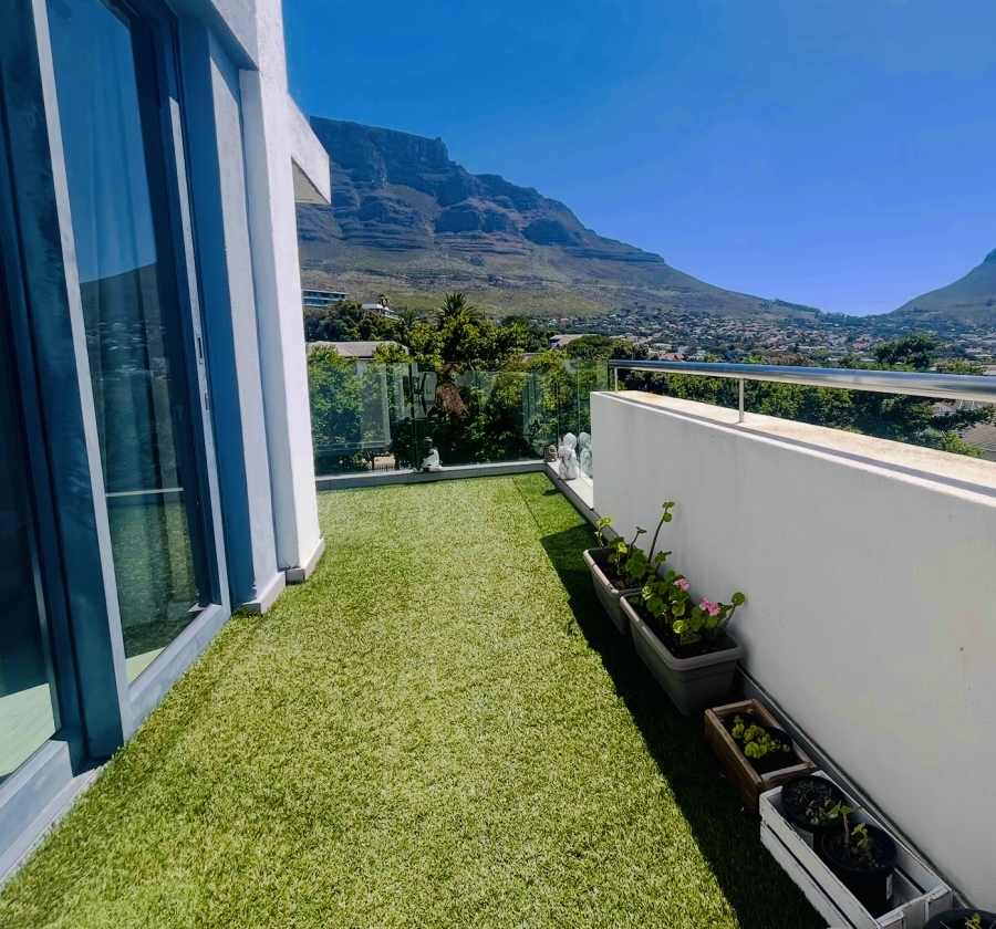 2 Bedroom Property for Sale in Vredehoek Western Cape